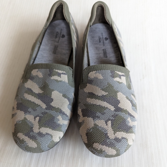 CLARKS Cloudsteppers Carly Dream Khaki Camouflage Woven Ballet Flats - Picture 11 of 11